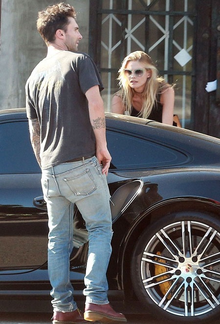 Suốt một tháng qua, Adam và Behati vừa đi du lịch tại Nam Phi để hưởng tuần trăng mật.