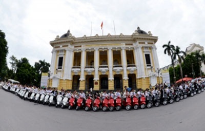 Công trình bánh cưới khổng lồ tại triển lãm cưới HWP 2014 - 3 Chiếc nhẫn kim cương mang thông điệp của tình yêu