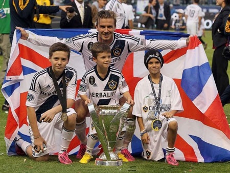20 điểm thú vị về cậu cả nhà Beckham