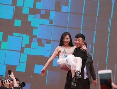 Gan Lulu vẫn hào hứng với những chiêu trò gây sốc trên sân khấu.