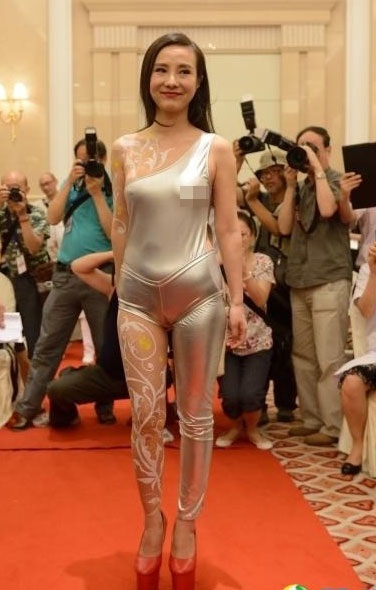 Gan Lulu vẫn hào hứng với những chiêu trò gây sốc trên sân khấu.