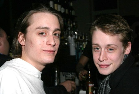 Cuộc sống giản dị của em trai “thần đồng điện ảnh nước Mỹ” - 6 Kieran Culkin và anh trai Macaulay Culkin chụp chung vào năm 2005