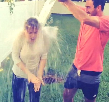 Siêu mẫu Kate Upton hét thật to khi thử cảm giác mạnh