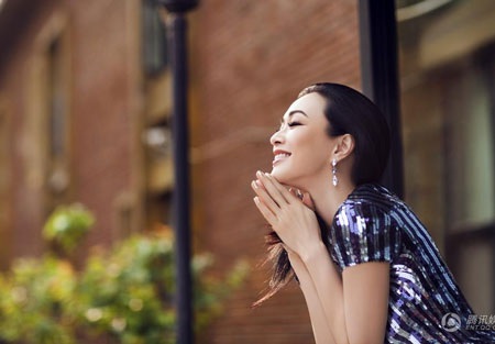 Bà mẹ ba con ngày càng trẻ đẹp và mặn mà.