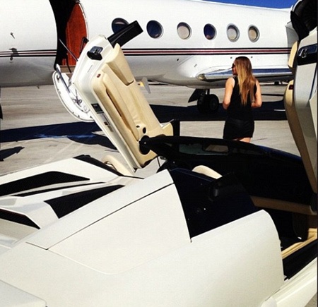 Mariah Carey và chồng trẻ đã ly thân 6 tháng nay - 4 Vợ chồng ngôi sao nổi tiếng còn cùng sở hữu chiếc phi cơ riêng trị giá 5 triệu USD