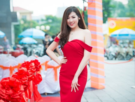 Dương Tú Anh được phát hiện sau khi giành danh hiệu Á hậu tại cuộc thi Hoa hậu Việt Nam năm 2012.