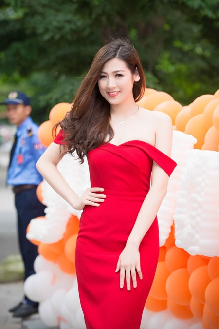 Dương Tú Anh được phát hiện sau khi giành danh hiệu Á hậu tại cuộc thi Hoa hậu Việt Nam năm 2012.