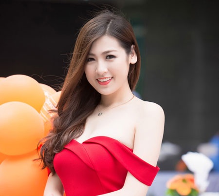 Cận cảnh làn da trắng nõn và mịn màng của người đẹp thế hệ 9X.