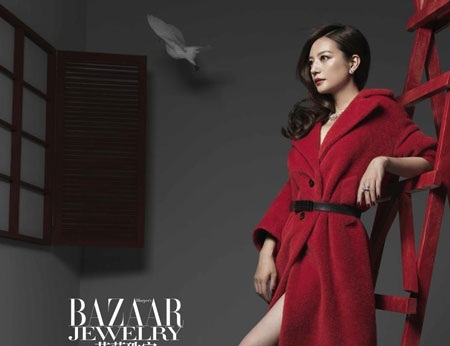 Triệu Vy khoe nhan sắc mặn mà và sang trọng trên tạp chí Bazaar Jewelry, số tháng 8/2014.