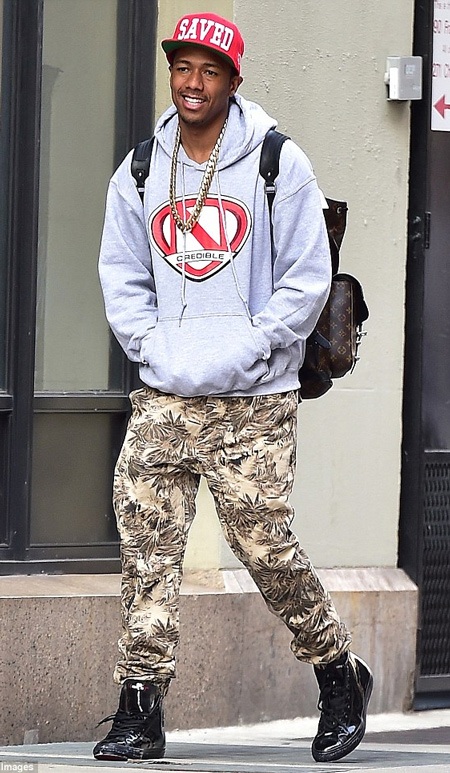 Nick xuất hiện gần căn hộ ở New York của Mariah Carey, ngày 25/8 vừa rồi.