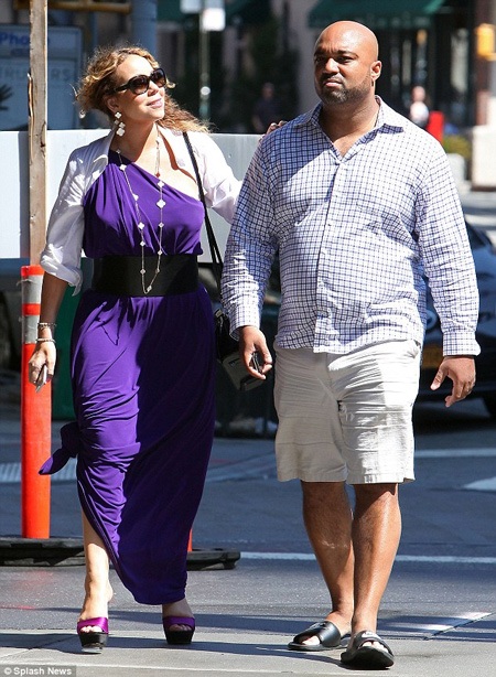 Nick xuất hiện gần căn hộ ở New York của Mariah Carey, ngày 25/8 vừa rồi.