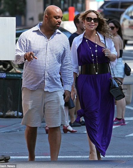 Mariah Carey liên tục trò chuyện với người cháu họ đi cùng.