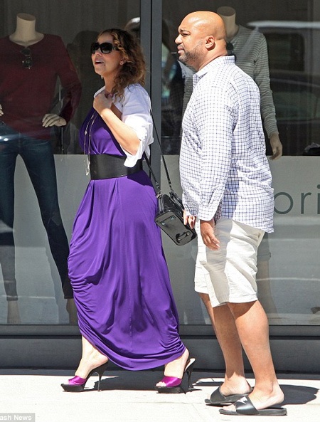 Mariah Carey liên tục trò chuyện với người cháu họ đi cùng.