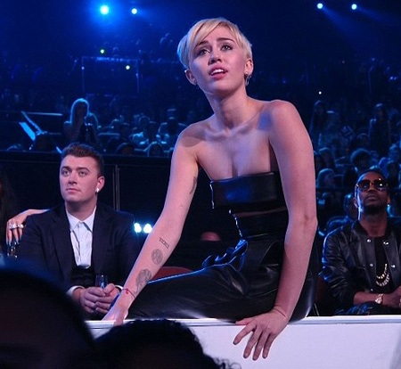 So với năm ngoái, Miley đã tiết chế hơn rất nhiều.