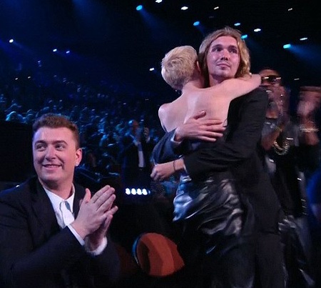 So với năm ngoái, Miley đã tiết chế hơn rất nhiều.