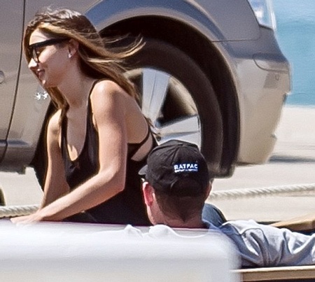 Cả hai trông rất thoải mái và vui vẻ bên nhau.