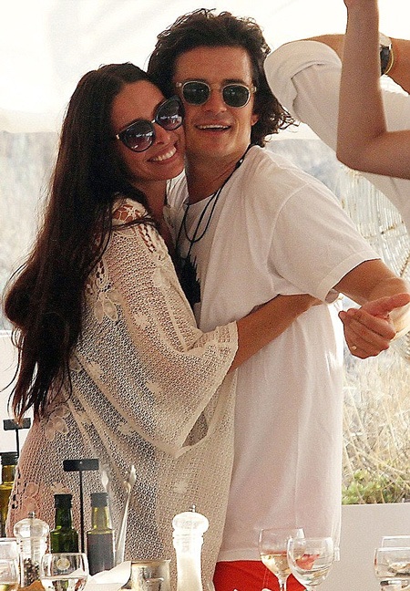 Cả hai trông rất thoải mái và vui vẻ bên nhau.