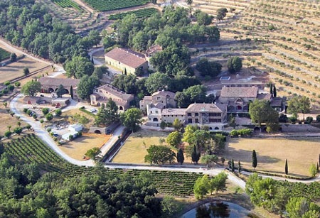 Mê mẩn ngắm lâu đài làm nơi tổ chức hôn lễ của Brangelina