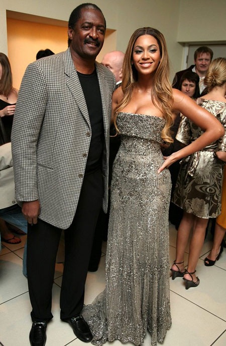 Beyoncé Knowles "lợi dụng" tin đồn ly dị để quảng cáo tour diễn - 2 Beyoncé và cha ruột - nhà sản xuất Mathew Knowles