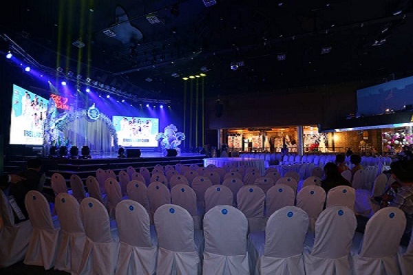 Doanh nhân hóa sao trong triển lãm cưới Bridal Fair 2014 - 1 Doanh nhân hóa sao trong triển lãm cưới Bridal Fair 2014