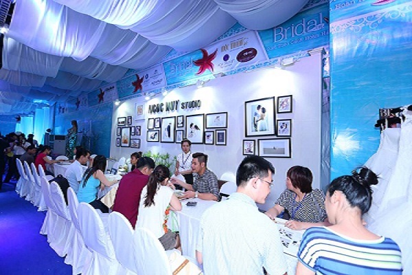 Doanh nhân hóa sao trong triển lãm cưới Bridal Fair 2014 - 5 Doanh nhân hóa sao trong triển lãm cưới Bridal Fair 2014