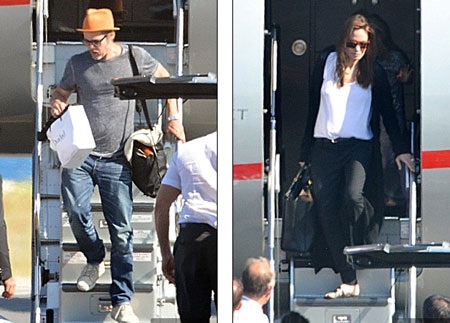 Ngày 27/8, Brad Pitt để lộ chiếc nhẫn cưới sau hôn lễ bí mật với Angelina Jolie tại Pháp.