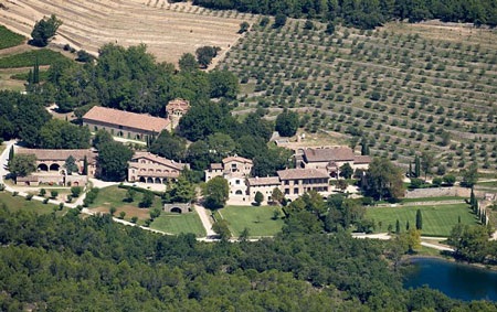 Chateau Miraval - địa điểm đã diễn ra hôn lễ bí mật của Brangelina