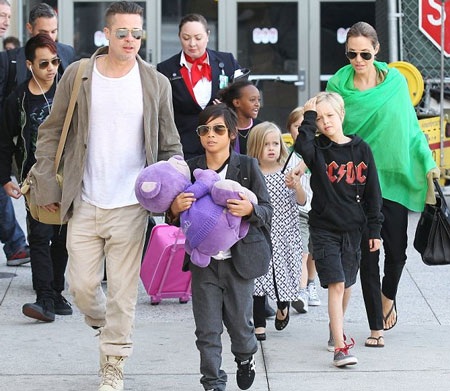 Đại gia đình hạnh phúc của Brad Pitt và Angelina Jolie luôn xuất hiện nổi bật tại bất kỳ nơi nào.