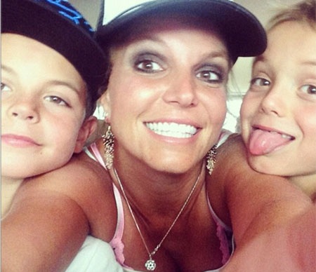 Britney Spears đá bạn trai ngoại tình