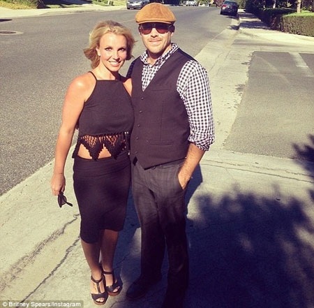 Hai tuần trước, Britney Spears còn khoe ảnh chụp chung với David lên trang cá nhân.