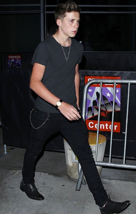 Cậu con trai cả của David Beckham - Brooklyn Beckham cũng tới xem ca nhạc nhưng đi riêng.