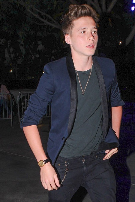 Cậu con trai cả của David Beckham - Brooklyn Beckham cũng tới xem ca nhạc nhưng đi riêng.