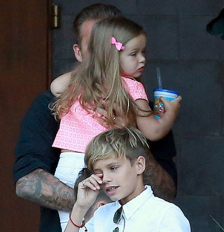 David va cả gia đình anh đã tới Mỹ hơn một tháng nay để tụi trẻ nghỉ hè.