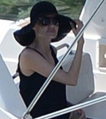 Angelina Jolie lộ diện lần đầu sau đám cưới tại đảo Gozo ngày 30/8.