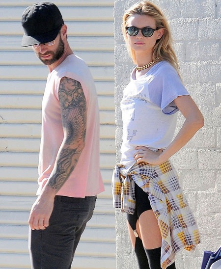 Adam Levine quay clip "nóng" cùng vợ mới cưới - 5 Hình ảnh của Adam và vợ - siêu mẫu Behati tại phim trường quay clip