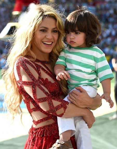 Không cần đám cưới, Shakira tiếp tục mang bầu lần hai - 3 Shakira và cậu con trai đầu lòng hiện 19 tháng tuổi.