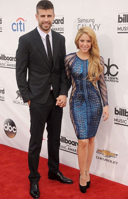 Không cần đám cưới, Shakira tiếp tục mang bầu lần hai - 5 Shakira và chàng phi công trẻ Gerard Piqué đã gắn bó với nhau từ năm 2010 tới nay.