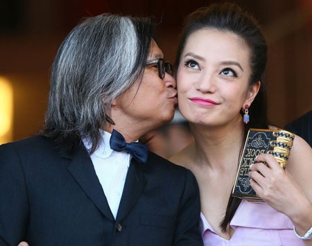 Triệu Vy thân thiết với đạo diễn Peter Chan-kai