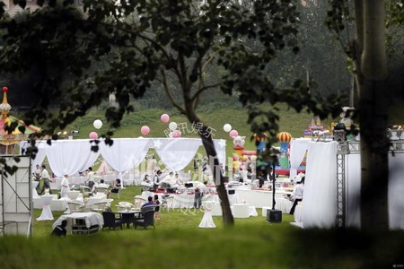 Vợ chồng Từ Hy Viên mở tiệc lớn mừng con gái tròn 100 ngày tuổi