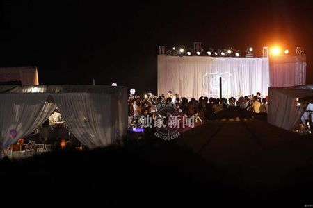 Huỳnh Hiểu Minh là một đồng nghiệp thân thiết và ăn ý với Từ Hy Viên.