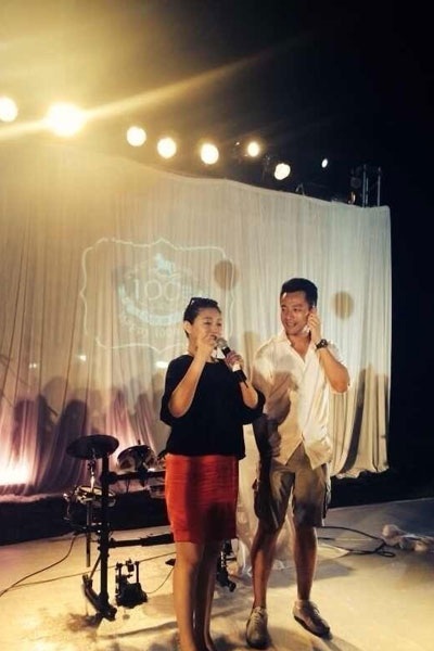 Từ Hy Viên (váy đỏ) trông đã rất mi nhon sau khi sinh con gái đầu lòng được 3 tháng.