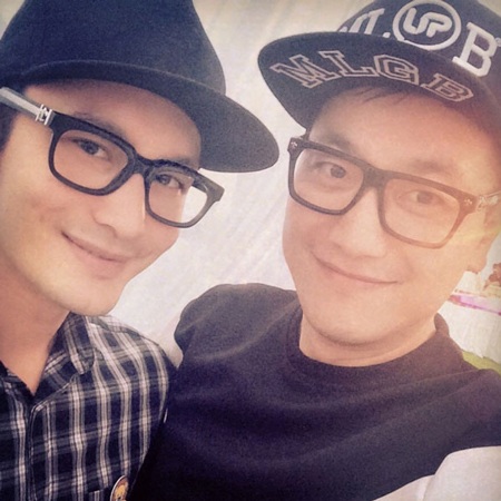 Từ Hy Viên (váy đỏ) trông đã rất mi nhon sau khi sinh con gái đầu lòng được 3 tháng.