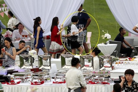 Huỳnh Hiểu Minh là một đồng nghiệp thân thiết và ăn ý với Từ Hy Viên.