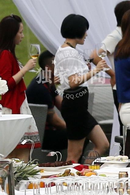 Huỳnh Hiểu Minh là một đồng nghiệp thân thiết và ăn ý với Từ Hy Viên.