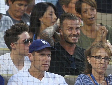 Cậu cả nhà Beckham đã hò hẹn được 3 tháng - 4 Brooklyn đang đi nghỉ hè cùng gia đình tại Mỹ nên có cơ hội hò hẹn với bạn gái.