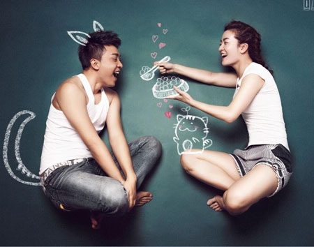 Bộ ảnh được vẽ thêm graffiti cho sinh động 