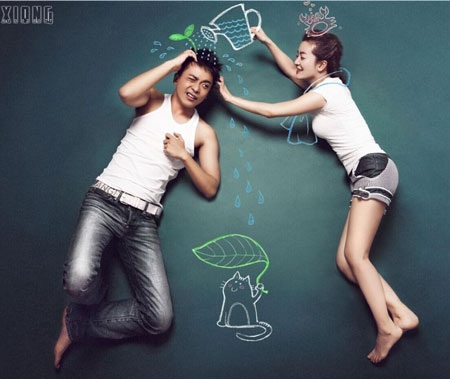 Bộ ảnh được vẽ thêm graffiti cho sinh động 