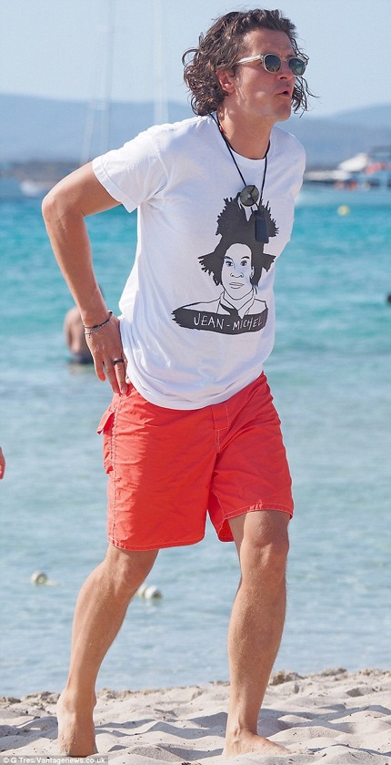 Ngôi sao của loạt phim Cướp biển vùng Caribe trông rất thư giãn và thoải mái.