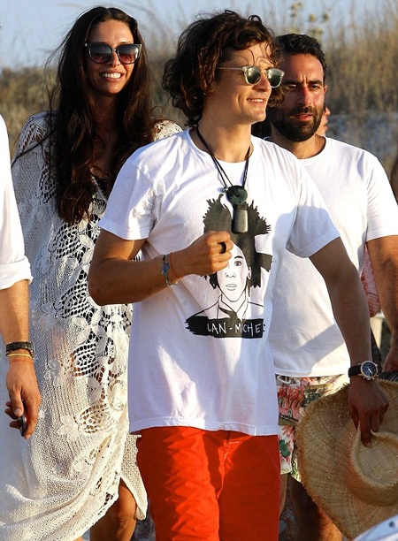 Nụ cười luôn túc trực trên môi cặp tình nhân này