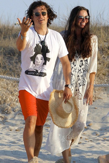 Nụ cười luôn túc trực trên môi cặp tình nhân này